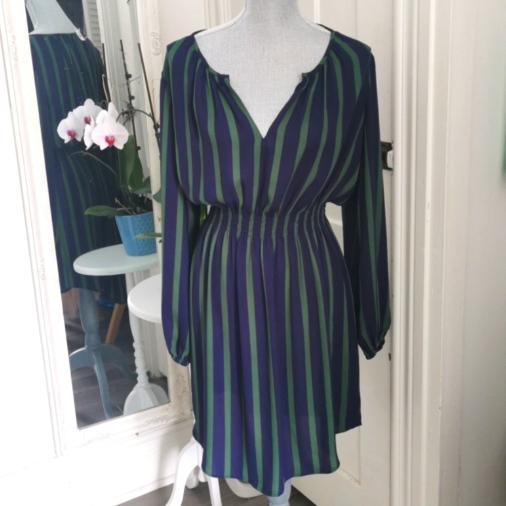 Ann Taylor cinched navyblue stripe stretch dress. Size small.